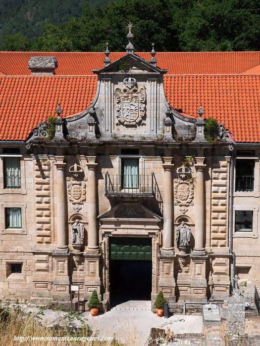 ACCESO AL CLAUSTRO DE LOS CABALLEROS